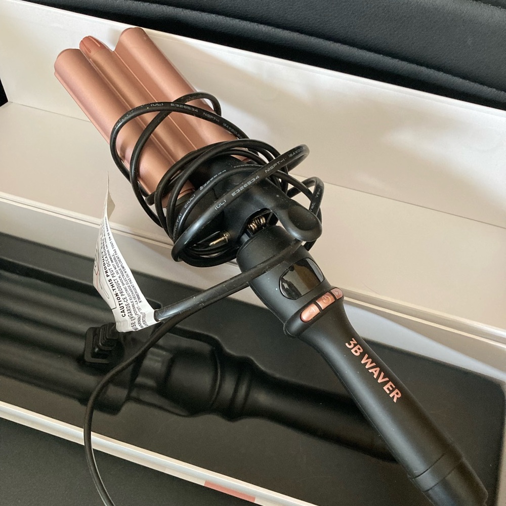 Three barrel beach waver hair iron. Used twice  hair too short